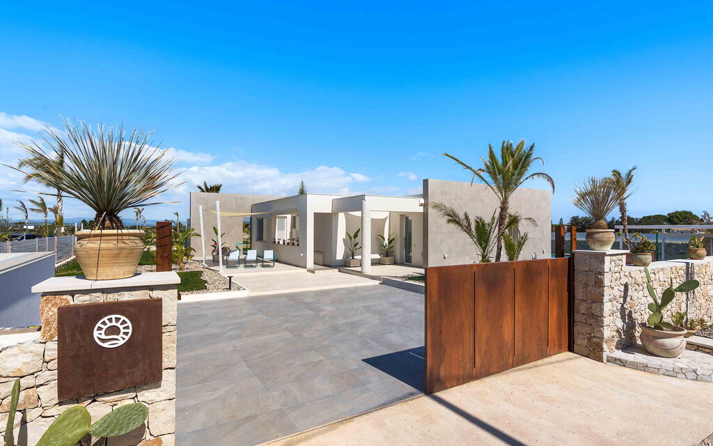 Sicilia 013 - Paradisus: Main gate