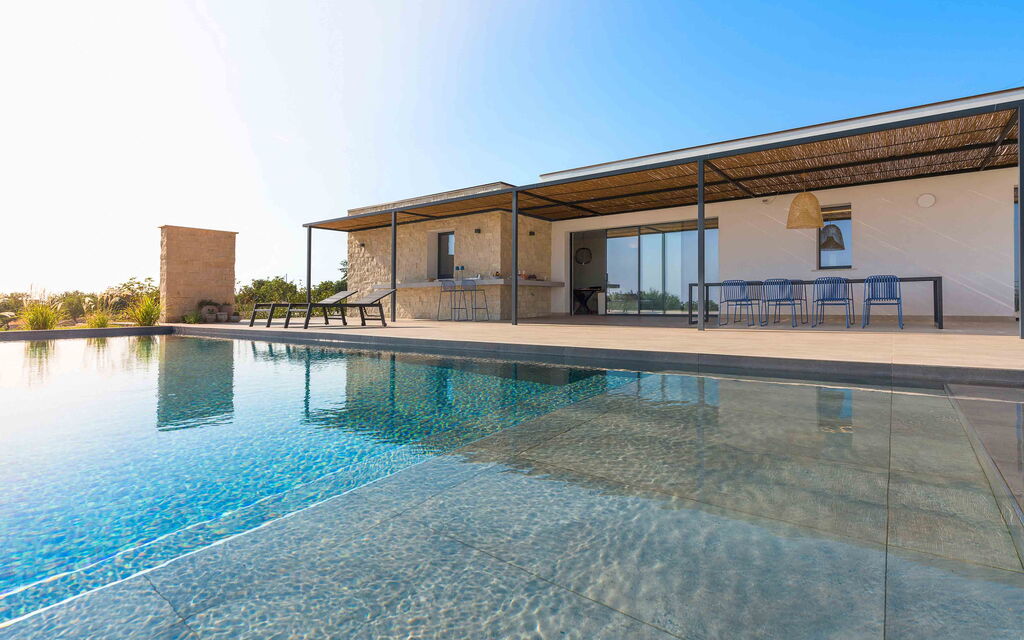 Sicilia 014 - Passo Salina: Swimming pool