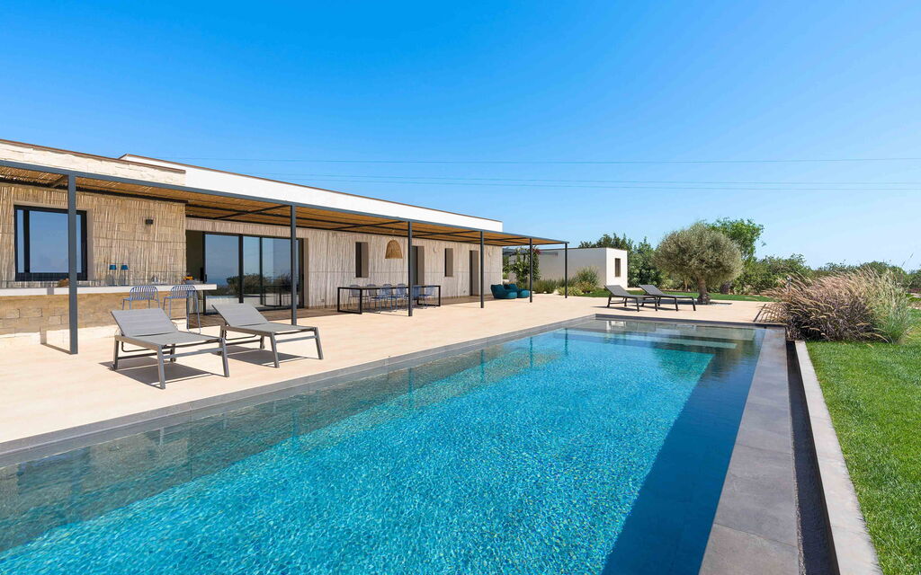 Sicilia 014 - Passo Salina: Swimming pool