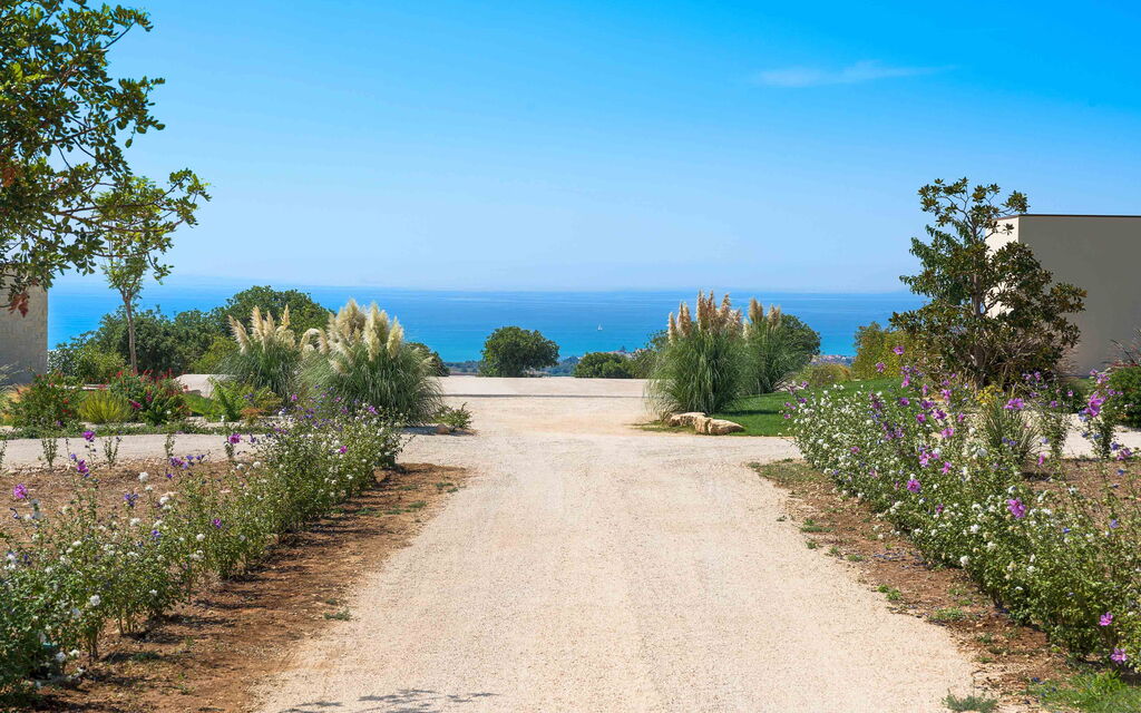 Sicilia 014 - Passo Salina: Panoramic view of the sea