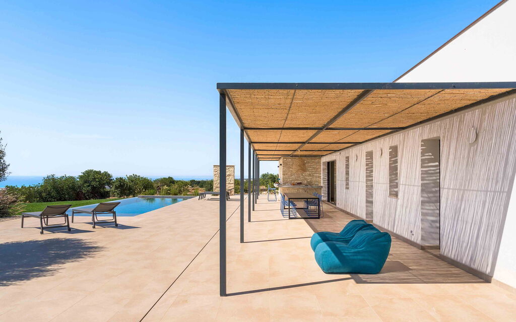 Sicilia 014 - Passo Salina: Outdoor view