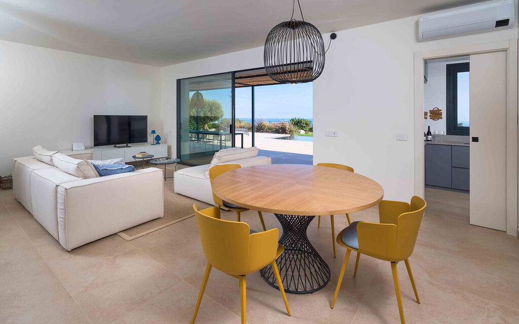 Sicilia 014 - Passo Salina: Living room