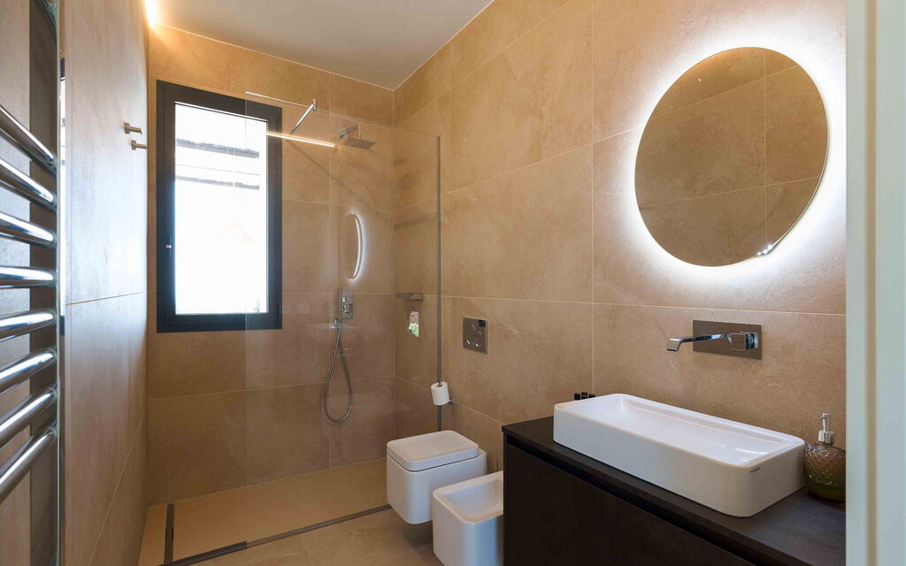 Sicilia 014 - Passo Salina: Bathroom