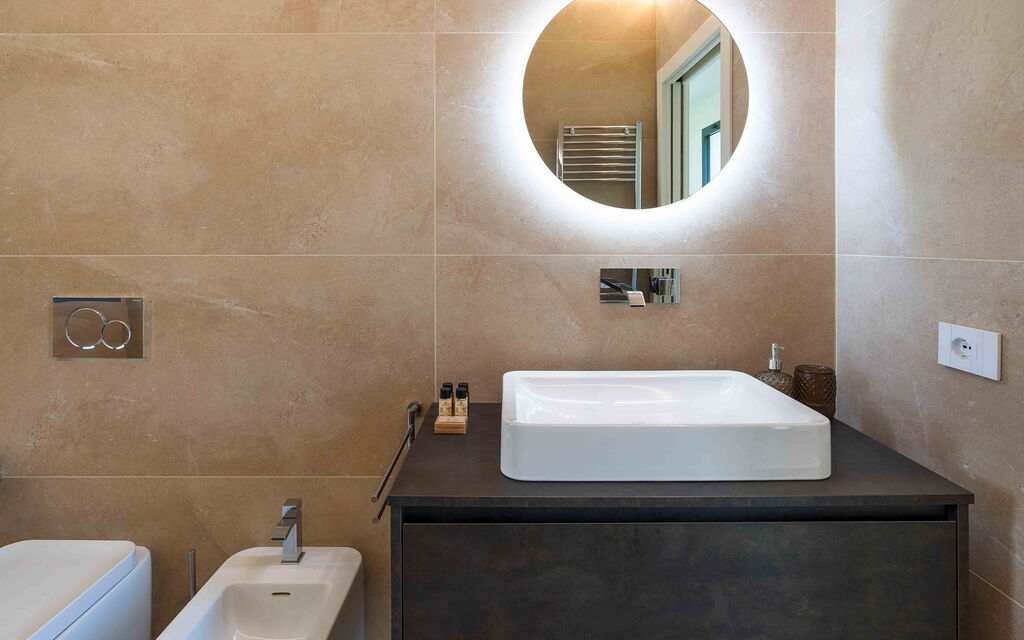 Sicilia 014 - Passo Salina: Bathroom