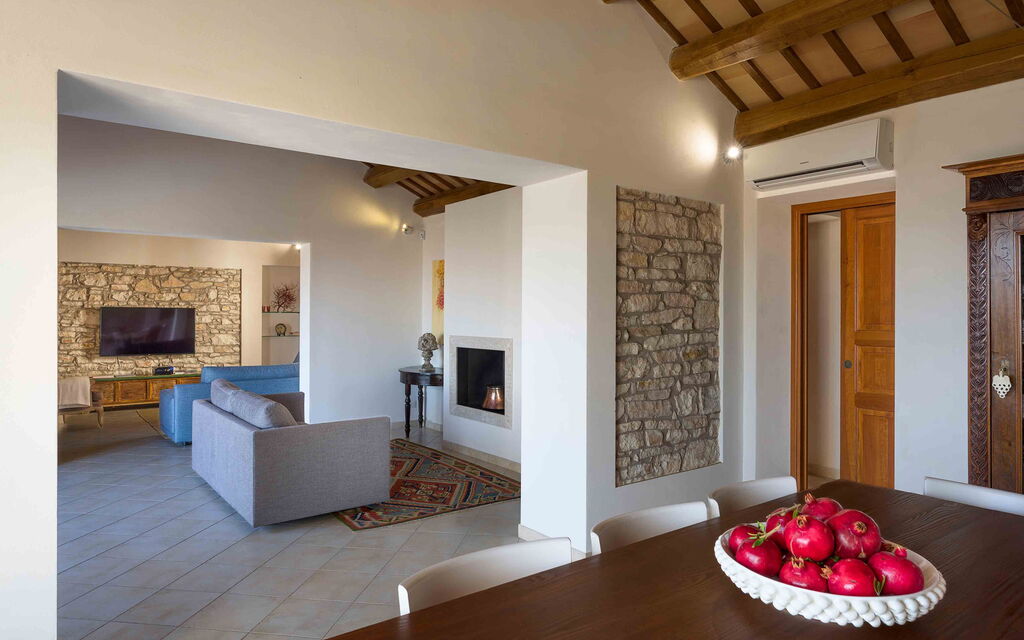 Sicilia 016 - Tangi: Dining room and living room