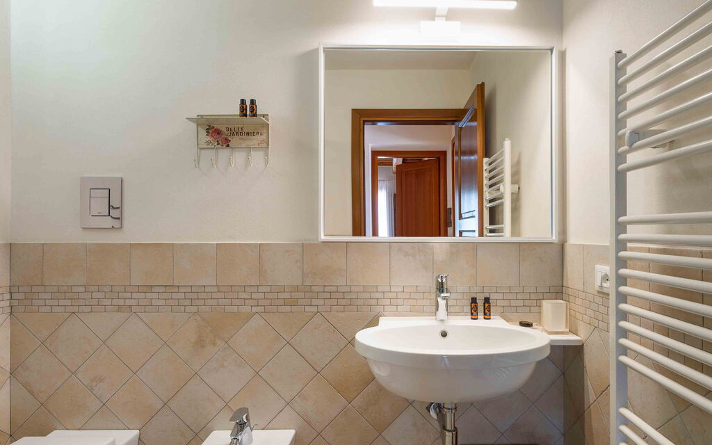 Sicilia 016 - Tangi: Bathroom