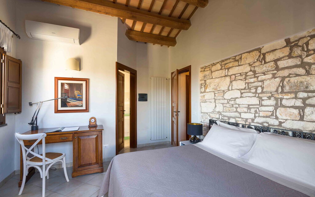 Sicilia 016 - Tangi: Double bedroom