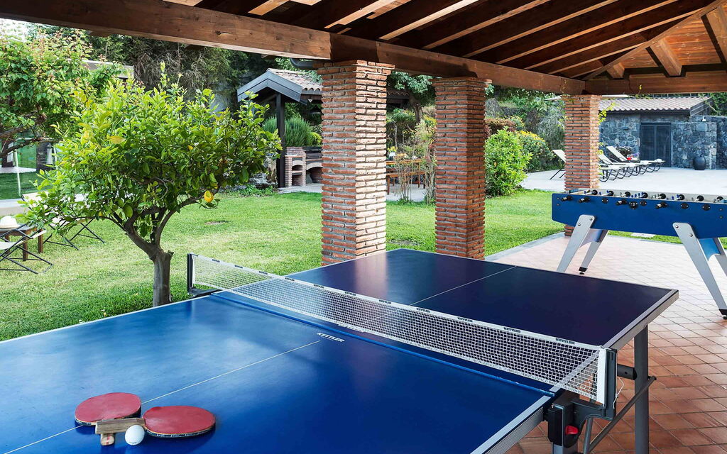 Sicilia 017 - Via Grande: Table tennis and table football