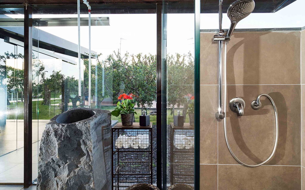 Sicilia 017 - Via Grande: Gym bathroom