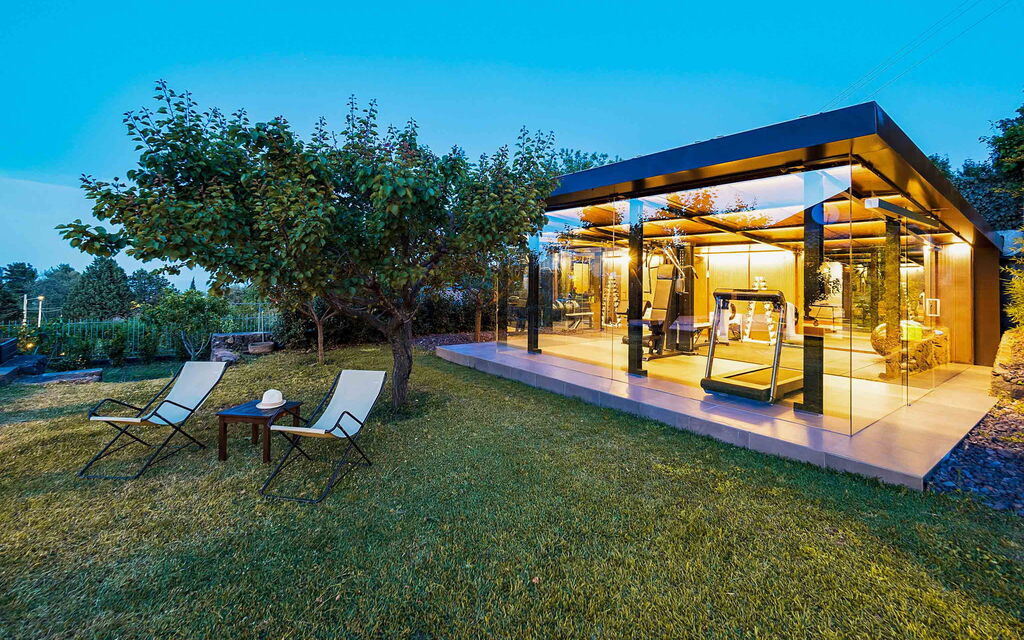 Sicilia 017 - Via Grande: View of the gym