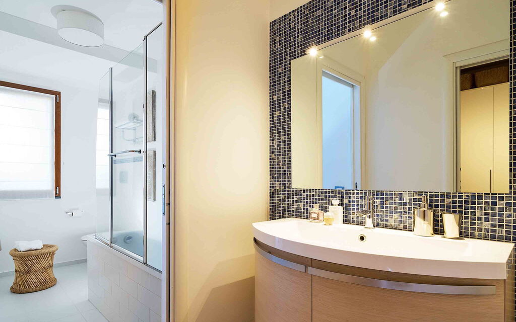 Sicilia 017 - Via Grande: Bathroom