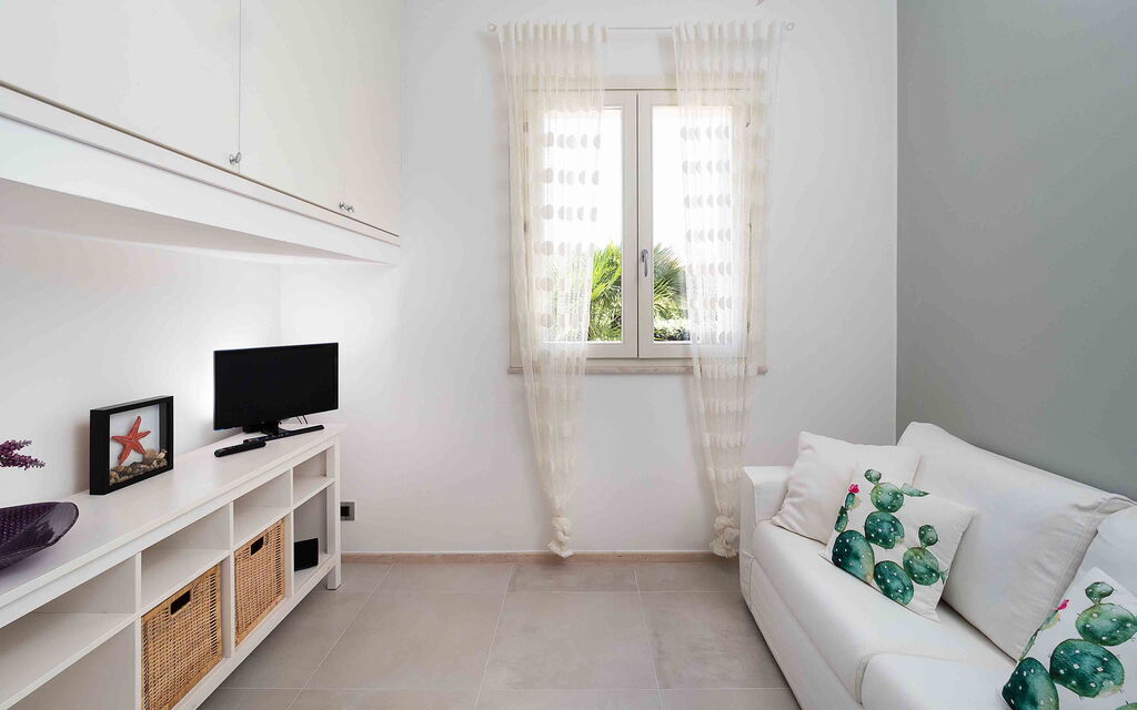 Sicilia 018 - Villa Bellini: Small living room with sofa bed