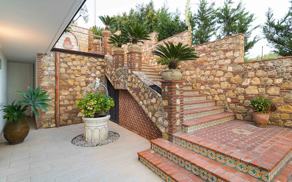 Sicilia 020 - Villa Luce: Outdoor view