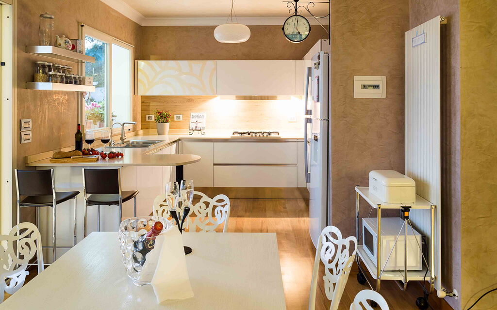 Sicilia 020 - Villa Luce: Living room and kitchen