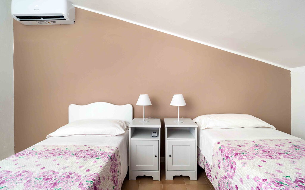 Sicilia 021 - Villa Maddalena: Double bedroom