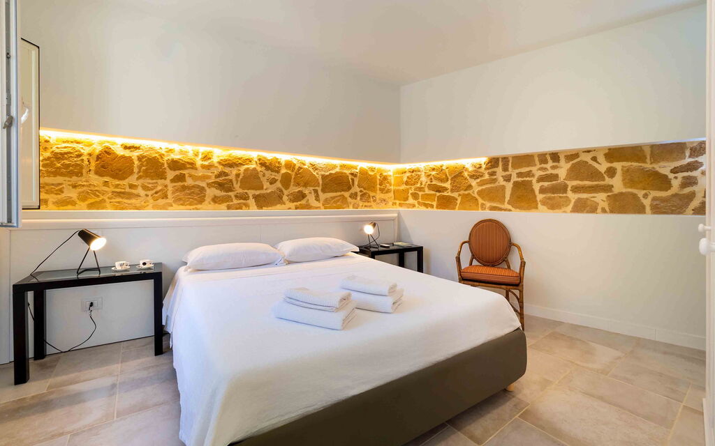 Sicilia 021 - Villa Maddalena: Double bedroom