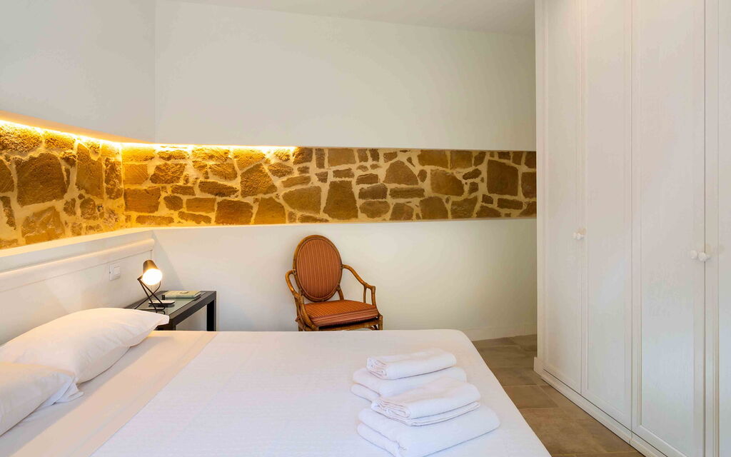 Sicilia 021 - Villa Maddalena: Double bedroom