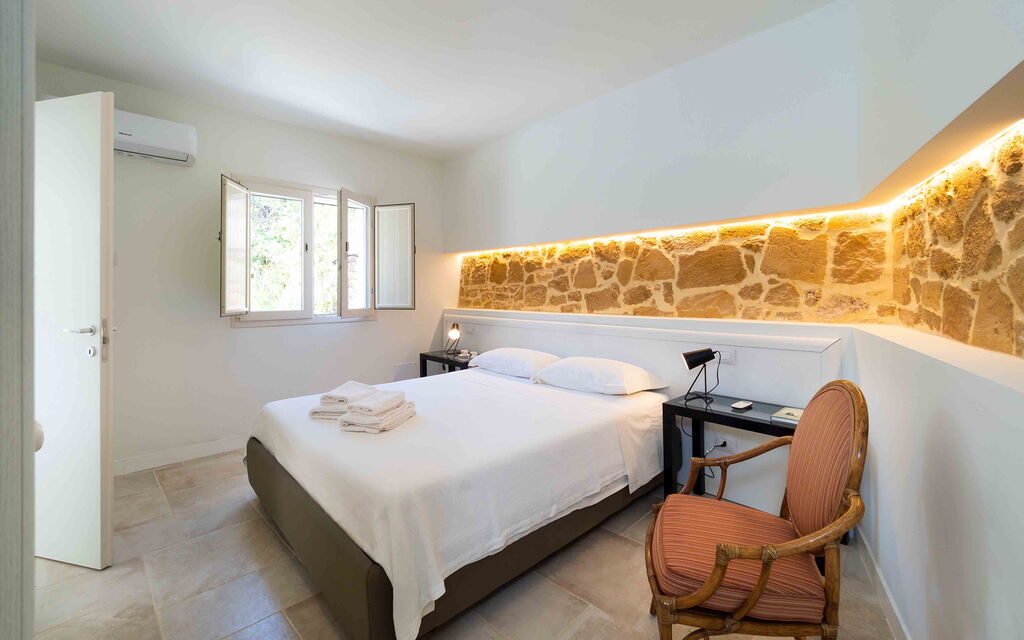 Sicilia 021 - Villa Maddalena: Double bedroom