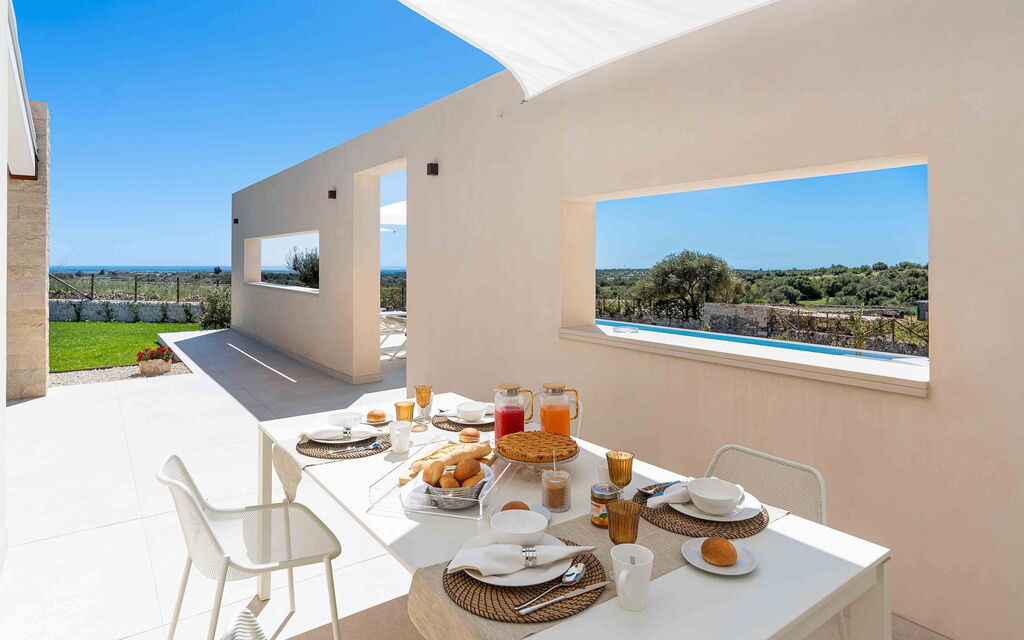 Sicilia 022 - Villa Mora: Veranda