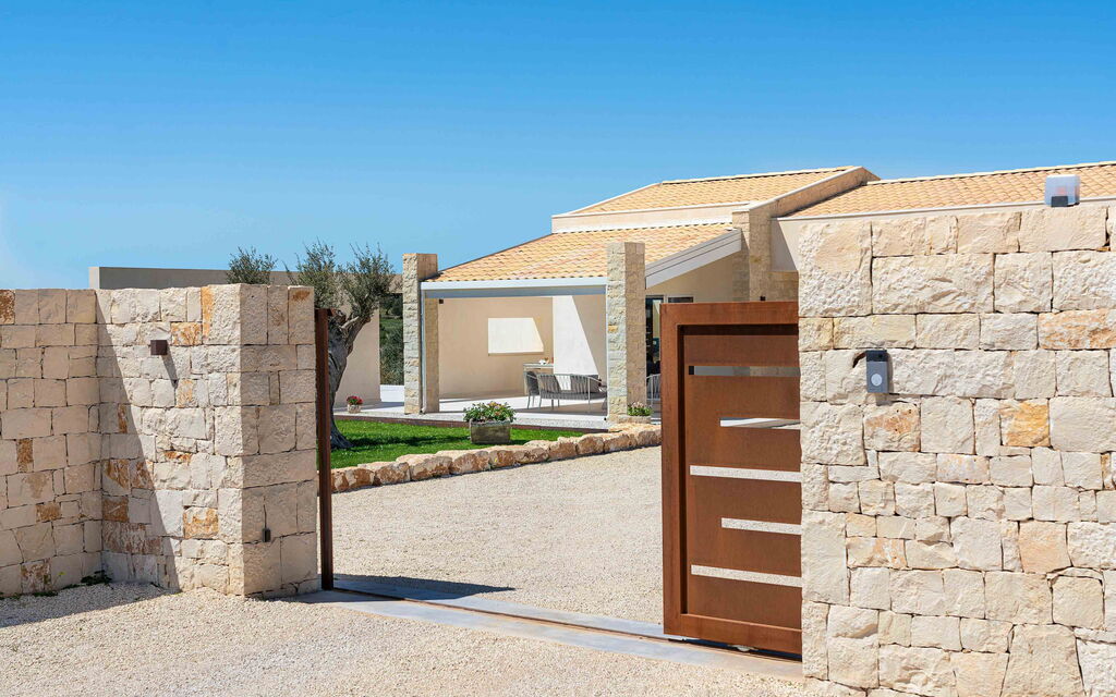 Sicilia 022 - Villa Mora: Main entrance