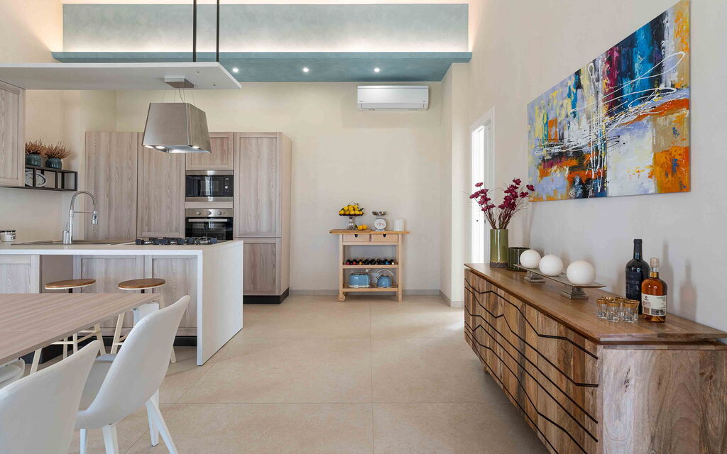 Sicilia 022 - Villa Mora: Living room and kitchen