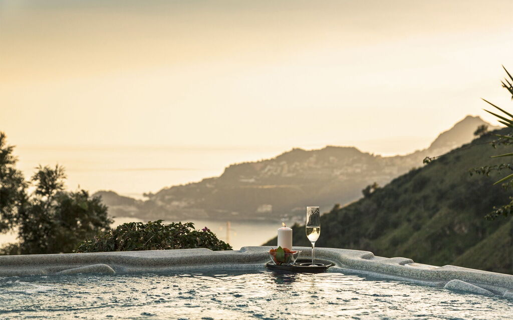 Sicilia Vt01- Villa Mare Blu: Jacuzzi bathtub