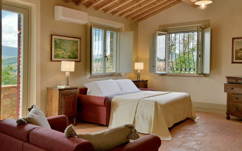 Villa Il Noccioleto: Living room with sofa bed