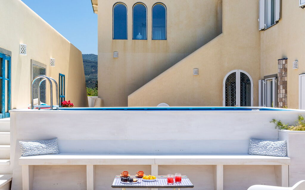 Sicilia Vt 04 - Villa Preziosa: Swimming pool and outdoor view