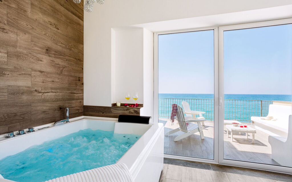 Sicilia Vt 04 - Villa Preziosa: Jacuzzi bathtub