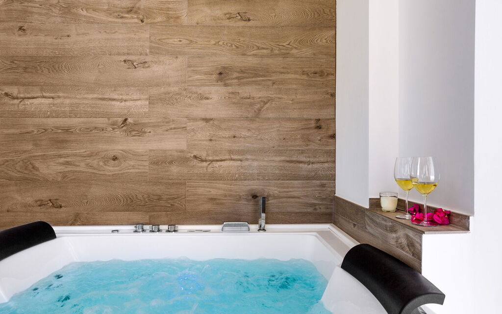 Sicilia Vt 04 - Villa Preziosa: Jacuzzi bathtub