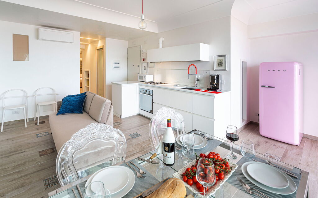 Sicilia 028 - Peppina Domus: Living room and kitchen