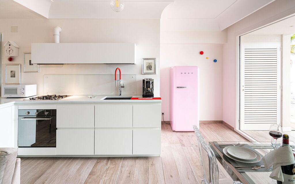 Sicilia 028 - Peppina Domus: Living room and kitchen