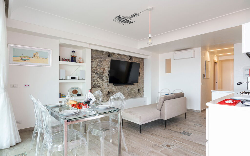 Sicilia 028 - Peppina Domus: Living room and kitchen