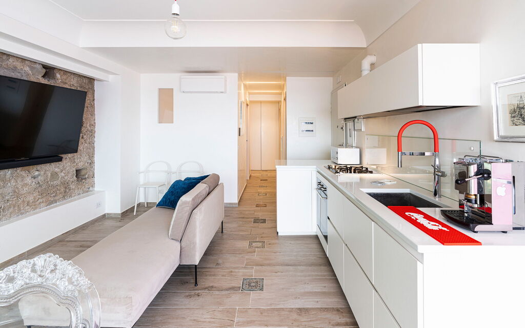 Sicilia 028 - Peppina Domus: Living room and kitchen