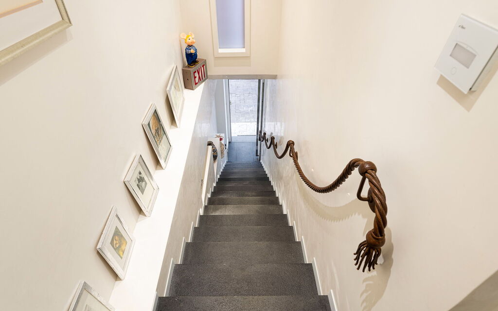 Sicilia 028 - Peppina Domus: Main entrance and stairs
