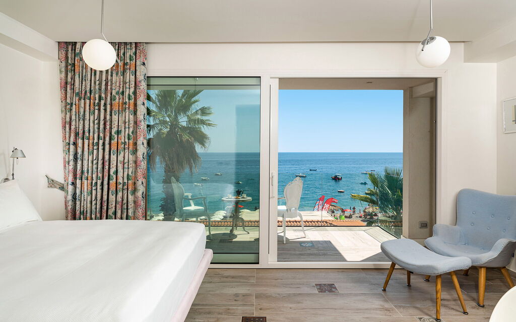 Sicilia 029 - Peppina Terrace: Double bedroom