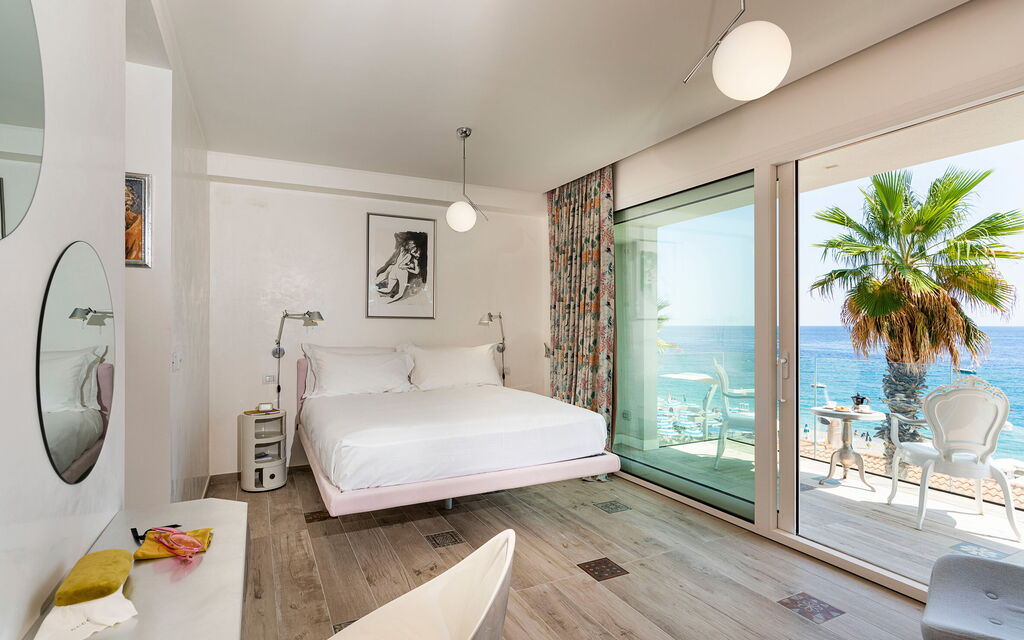 Sicilia 029 - Peppina Terrace: Double bedroom