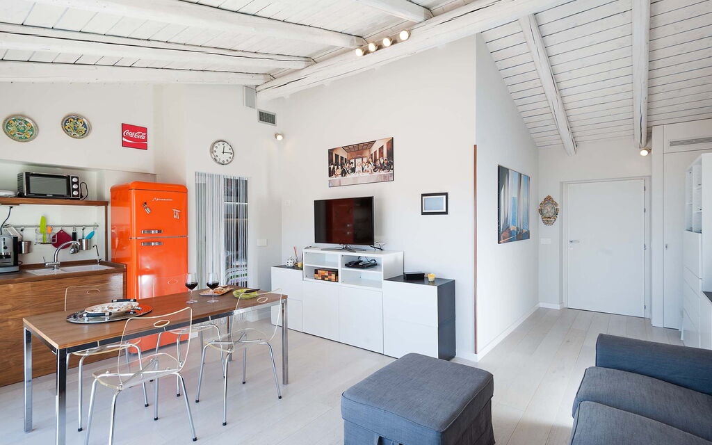 Sicilia 030 - Taormina Suite: Living room and kitchen