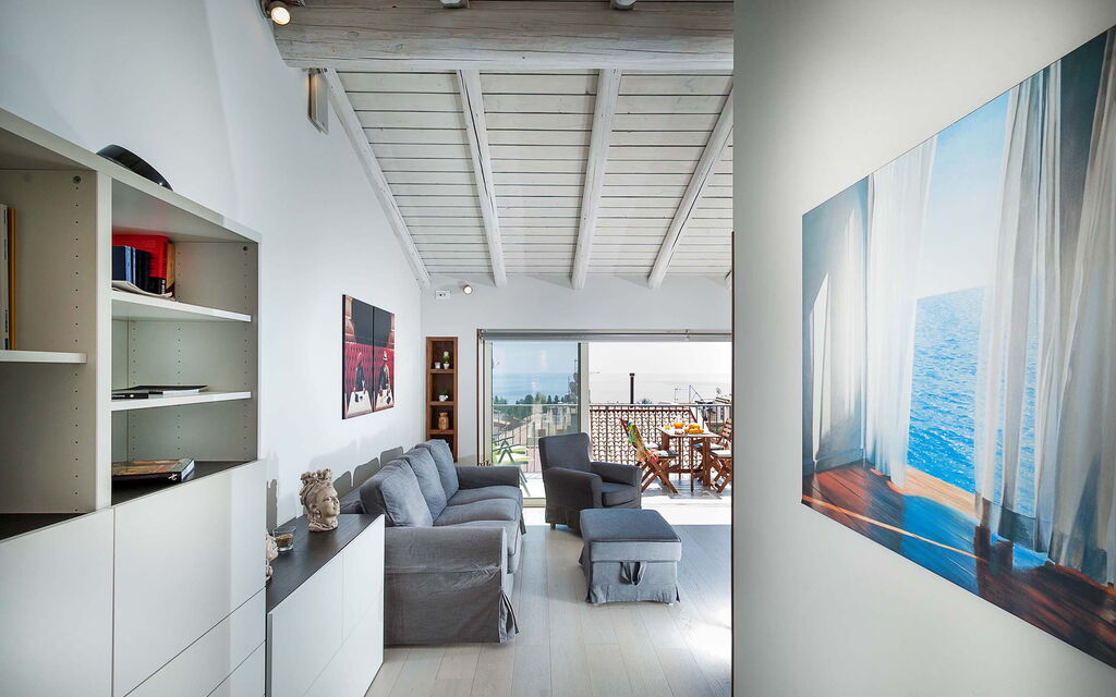 Sicilia 030 - Taormina Suite: Living room and kitchen