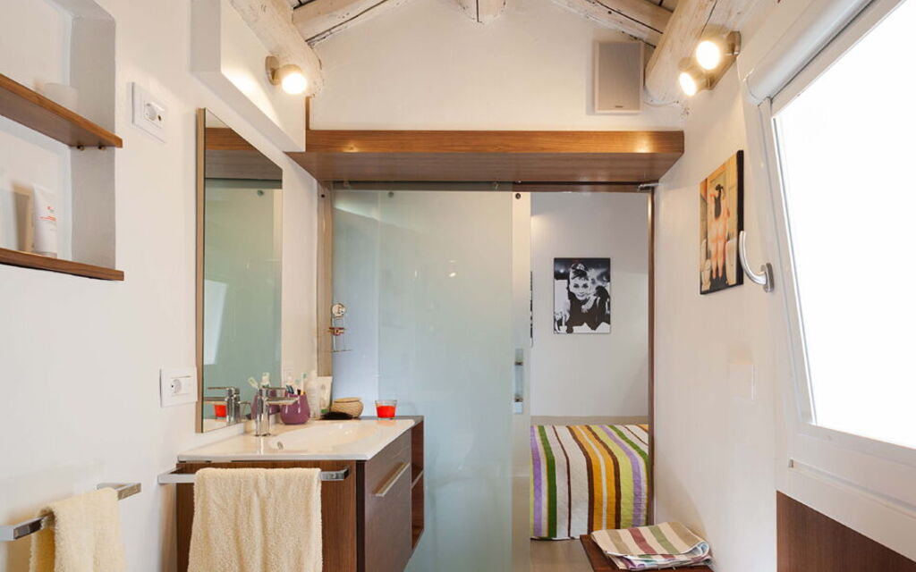 Sicilia 030 - Taormina Suite: Double bedroom and bathroom