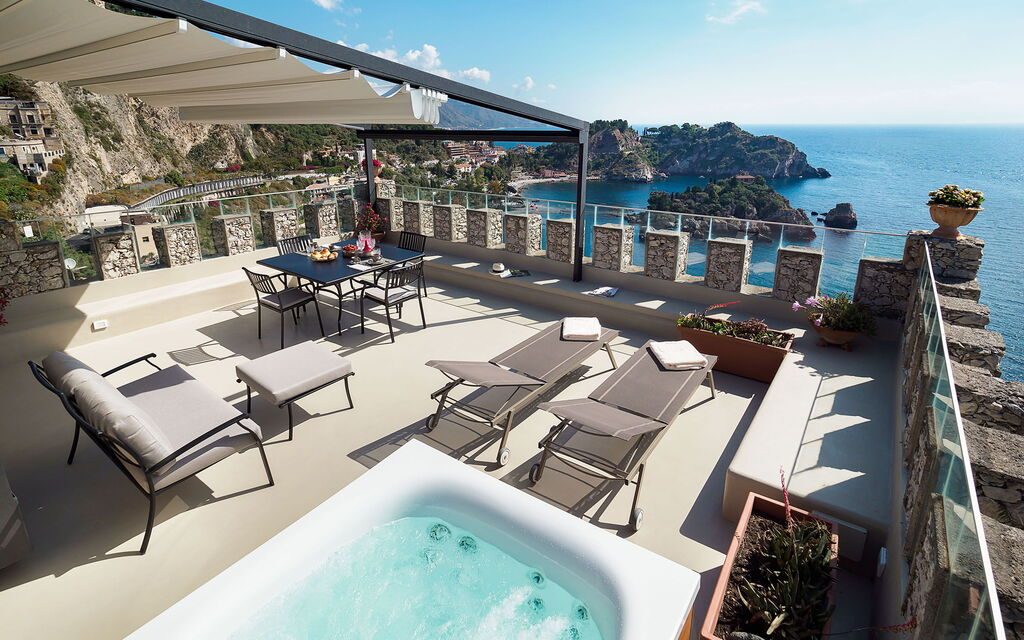 Sicilia 031 - Appartamento Torre Antica: Terrace and jacuzzi