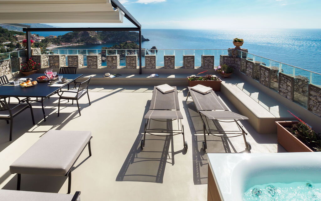 Sicilia 031 - Appartamento Torre Antica: Terrace and jacuzzi