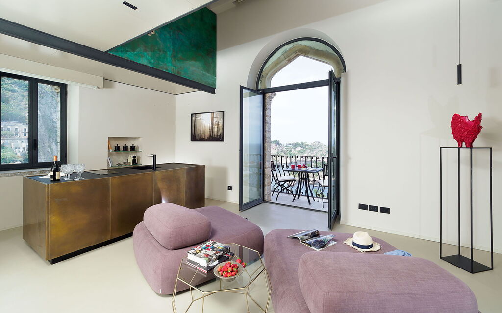 Sicilia 031 - Appartamento Torre Antica: Living room and kitchen