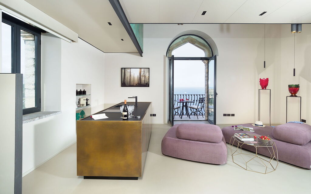 Sicilia 031 - Appartamento Torre Antica: Living room and kitchen