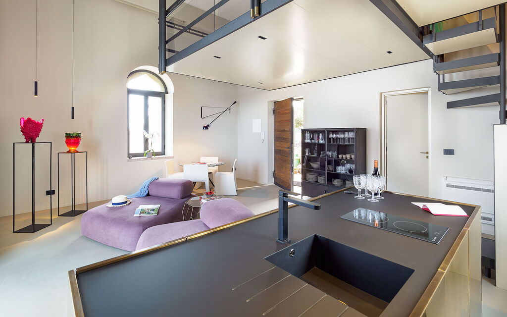 Sicilia 031 - Appartamento Torre Antica: Living room and kitchen