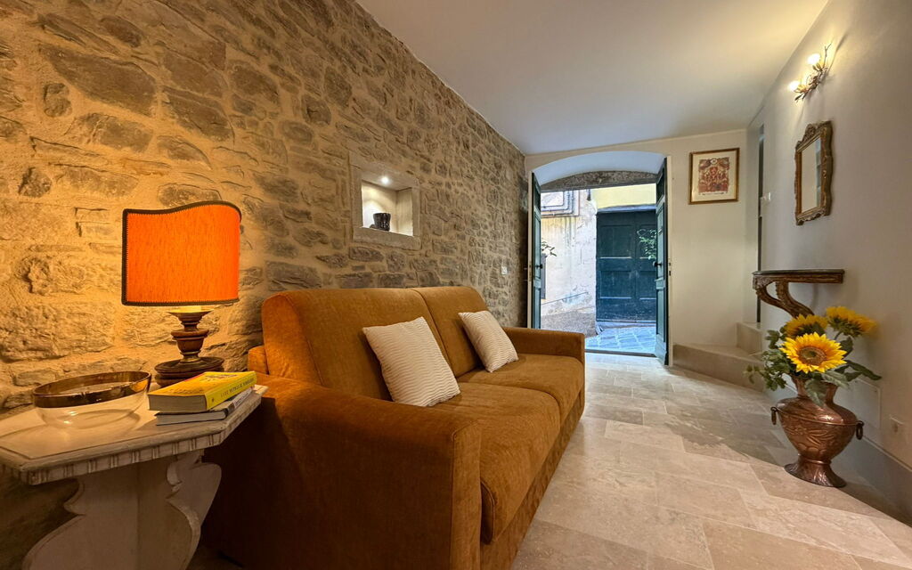 Casa Amandoli: Living Room, Main Entrance