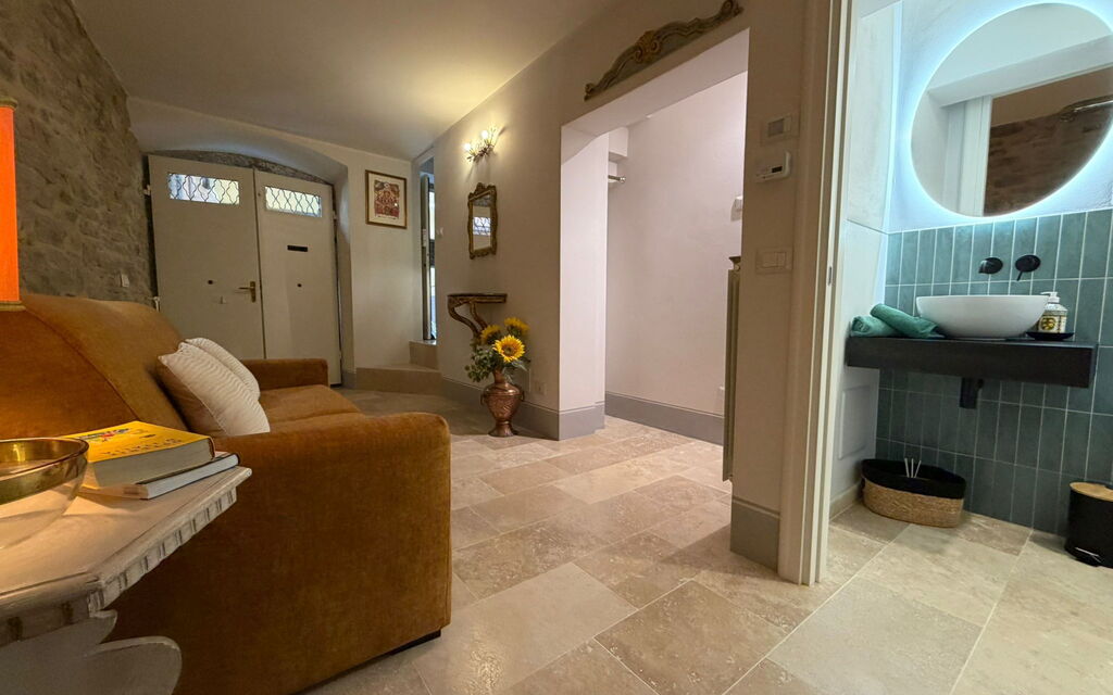 Casa Amandoli: Bathroom, Living Room