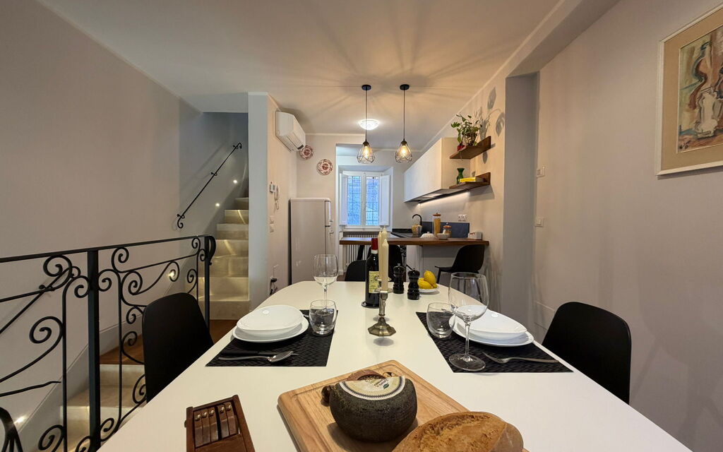 Casa Amandoli: Dining Room, Kitchen