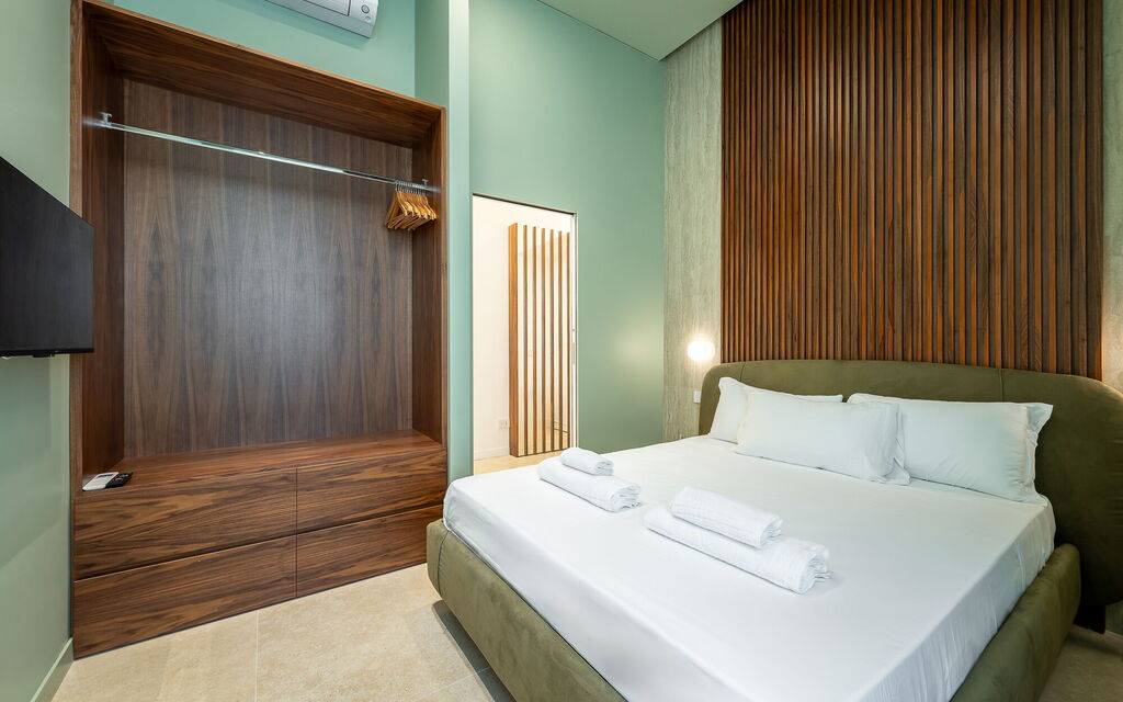 Roma S011 - Minimalist Boutique Apartment
