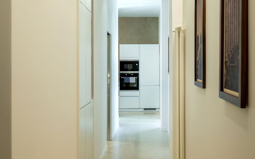 Roma S011 - Minimalist Boutique Apartment